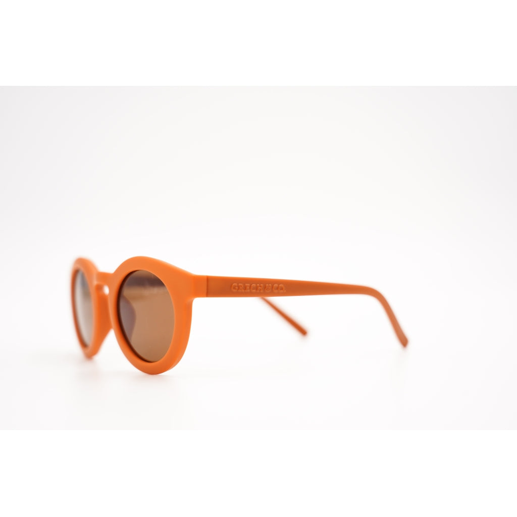 Бебешки слънчеви очила в оранжев цвят.