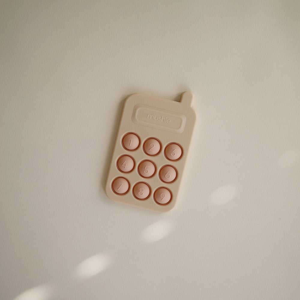 Сензорна игра, телефон за натискане в розов цвят.